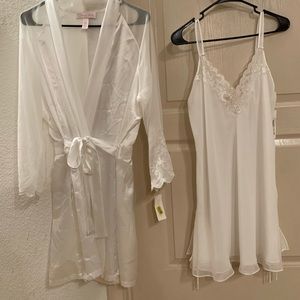 Oscar de la renta bride robe night gown wedding